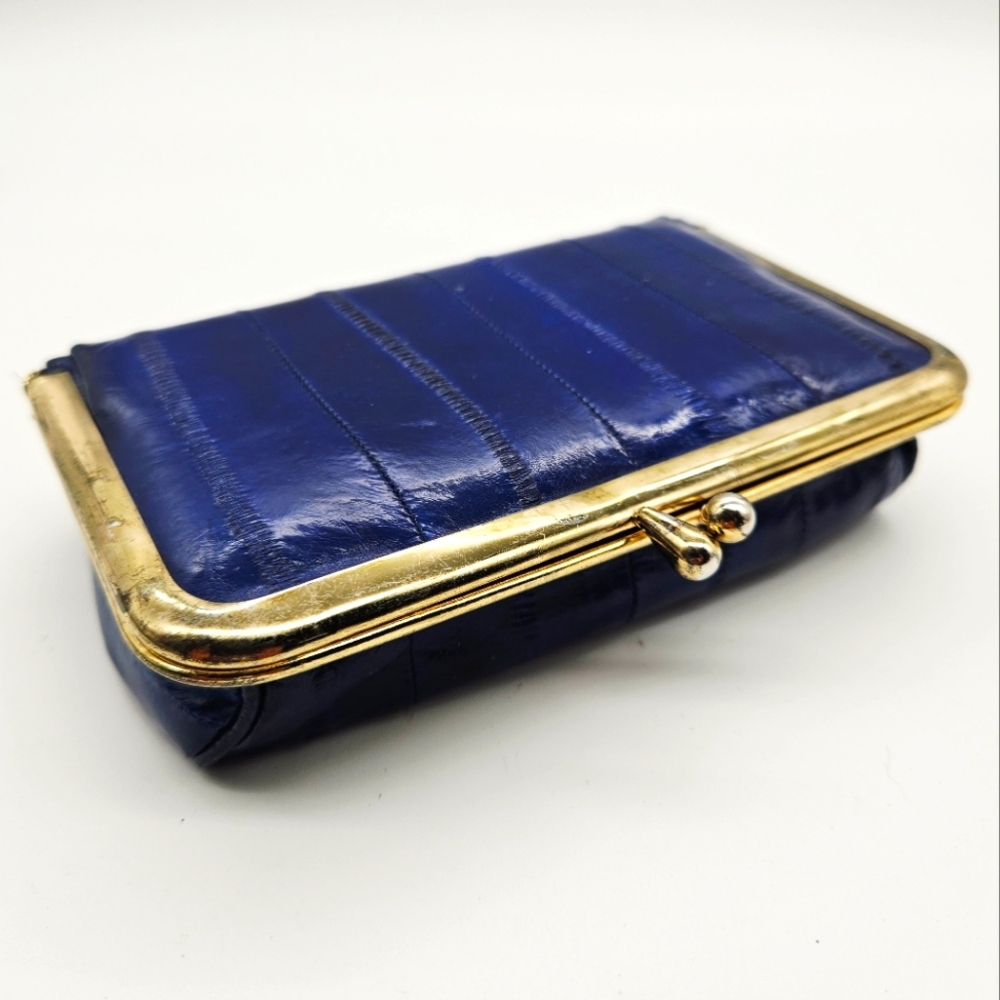 VINTAGE | 80s genuine eelskin leather mirror kiss-close case